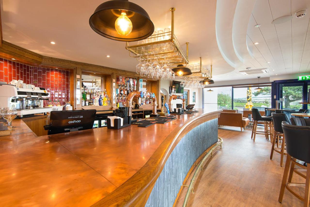 Gwesty Gadlys Hotel Cemaes Bay Bagian luar foto