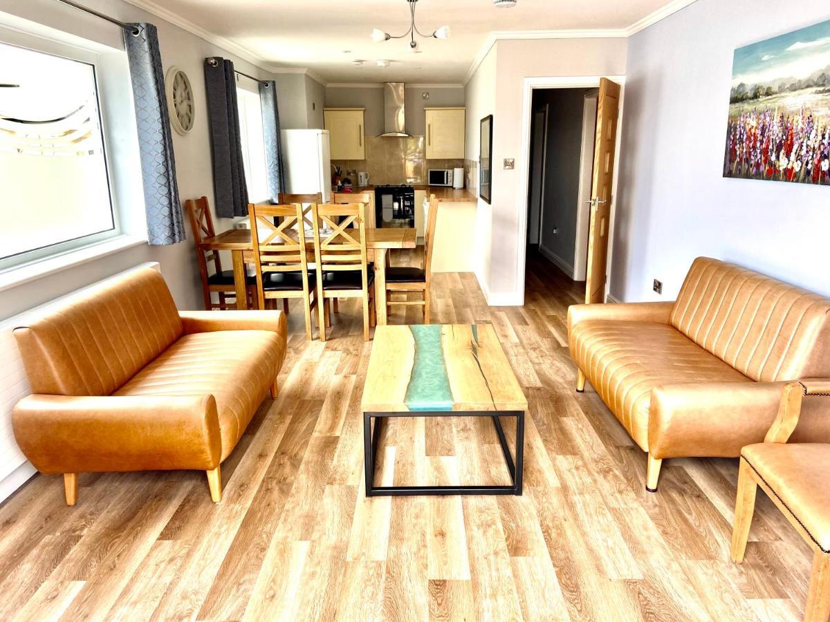Gwesty Gadlys Hotel Cemaes Bay Bagian luar foto