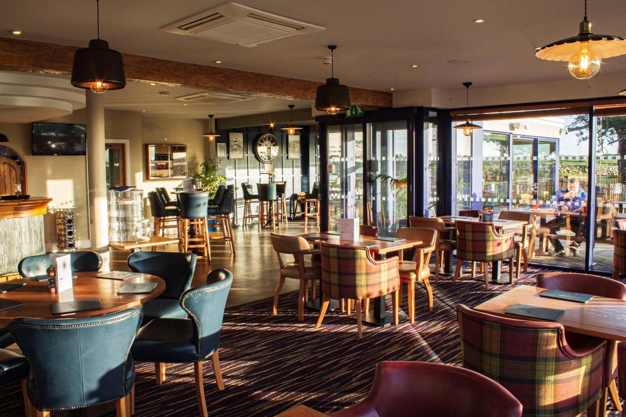Gwesty Gadlys Hotel Cemaes Bay Bagian luar foto